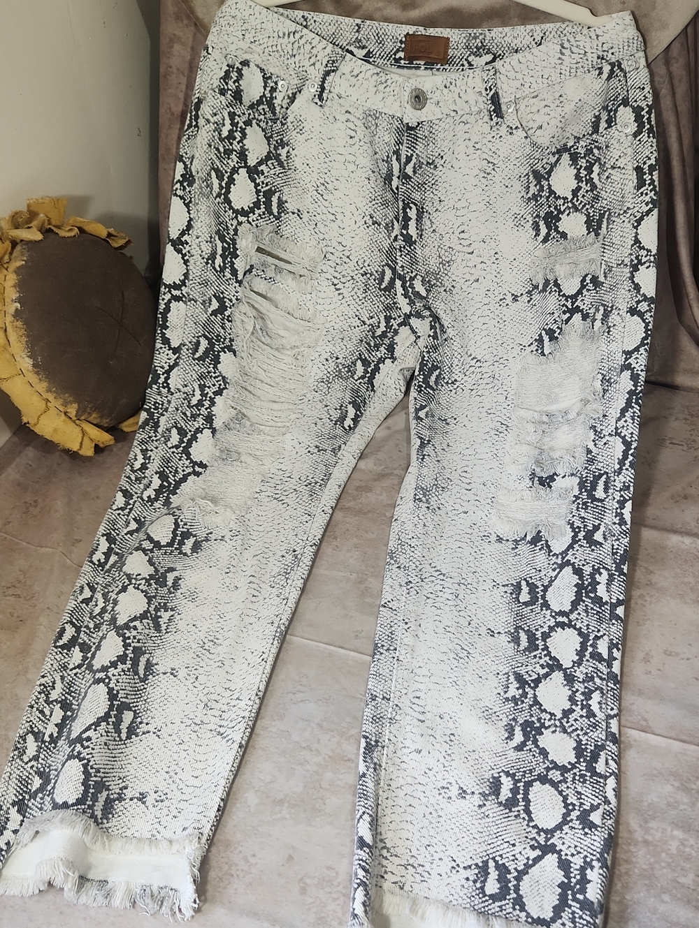POL Snake-Print Straight Leg Jeans - White & Black/Blue/Gray Distressed Raw Hem